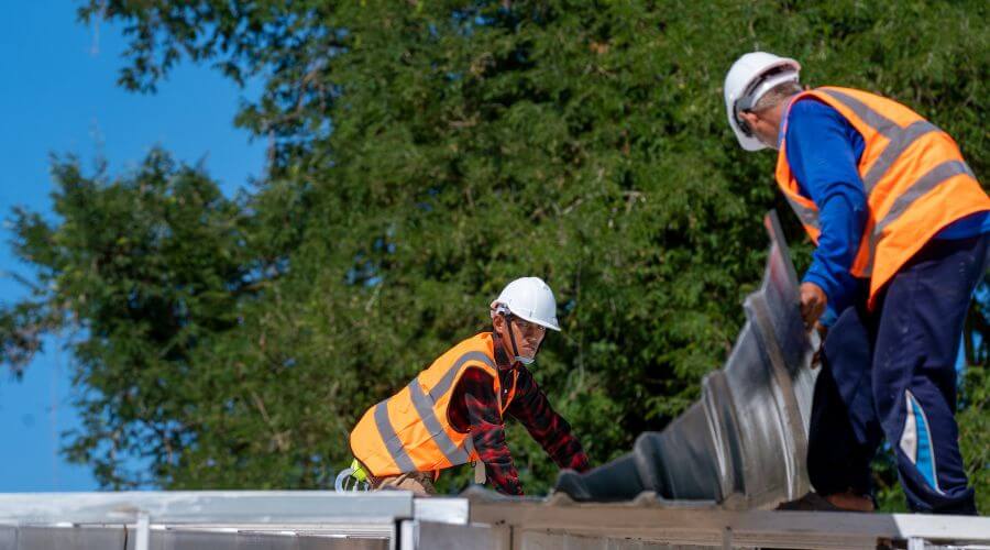 Professional gutter cleaning in Dravosburg, PA